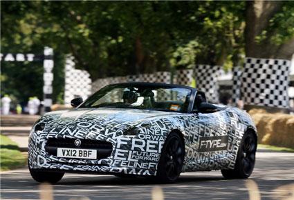 جاكوار تكشف عن سيارة F-TYPE الرياضية  